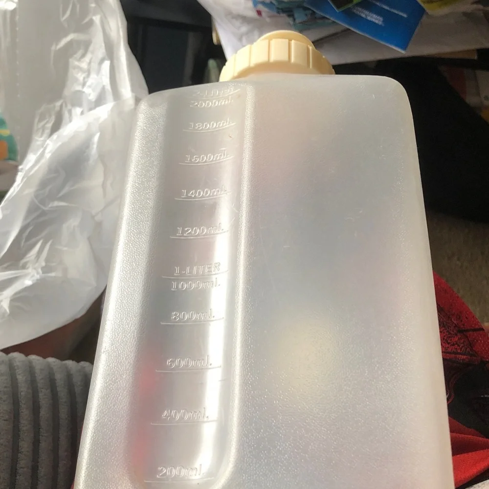 Translucent Plastic Bath Bottle with Cream Screw Cap
